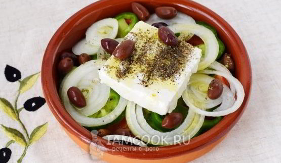 греческий салат с сыром фета