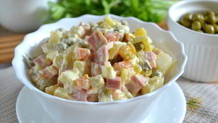 Салаты с колбасой