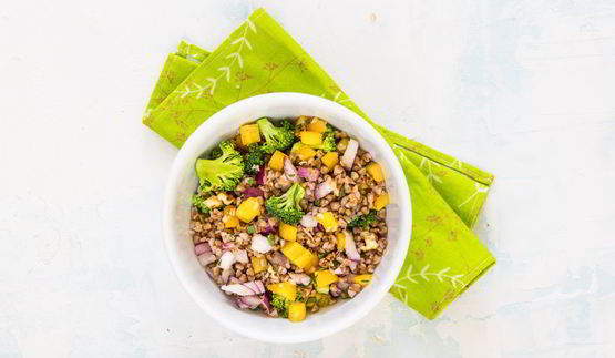 салат с гречкой, сладким перцем и броколли