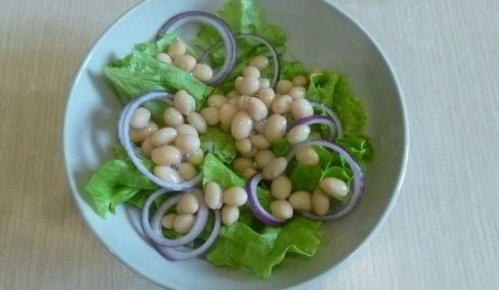 салат в греческом стиле с фасолью