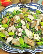 Теплый салат из гречки с колбасками и сыром