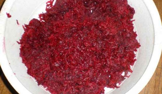 картофель в майонезе с ананасами и салатик свекла с сыром