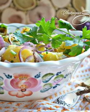 Картофельный салат c пикантной заправкой