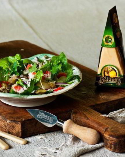 Рецепт картофельного салата с лососем и сыром джюгас