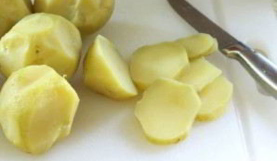 салат из картофеля и лука