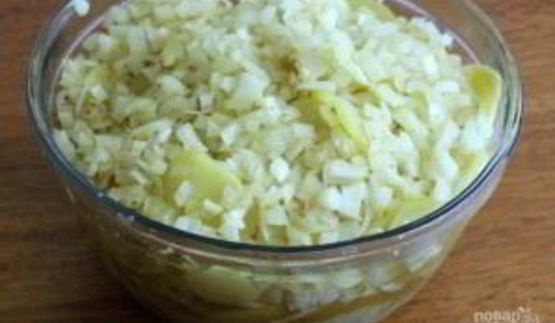 салат из картофеля и лука