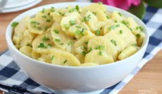 салат из картофеля и лука