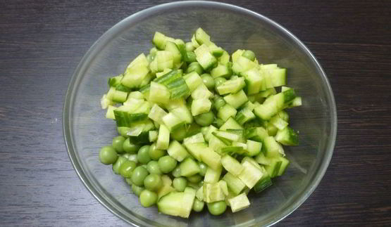 салат из картофеля и огурцов