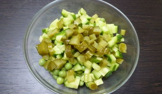 салат из картофеля и огурцов