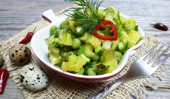 салат из картофеля и огурцов