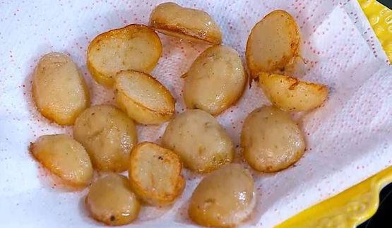 салат из молодого картофеля с редисом и заправкой из феты