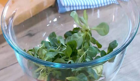 салат из молодого картофеля с редисом и заправкой из феты