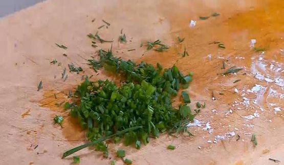 салат из молодого картофеля с редисом и заправкой из феты