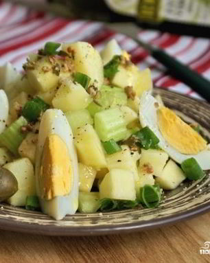 Салат картофельный с яблоками