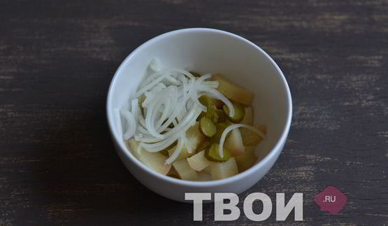 салат с картофелем и зеленым горошком