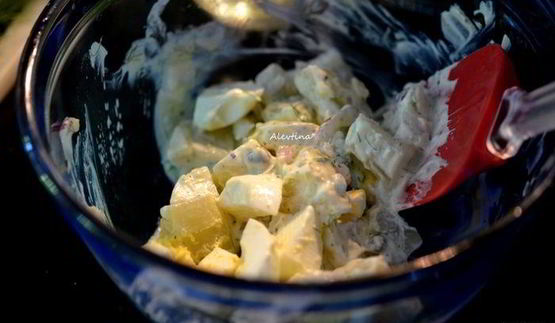 салат с малосольной семгой и картофелем