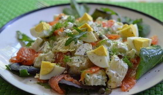 салат с малосольной семгой и картофелем