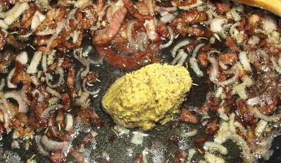 теплый картофельный салат с беконом