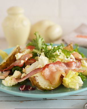 Теплый салат с картофелем и беконом