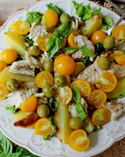 Рецепт теплого салата с картофелем и рыбой