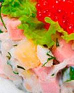 Хитрый оливье с раковыми шейками и красной икрой