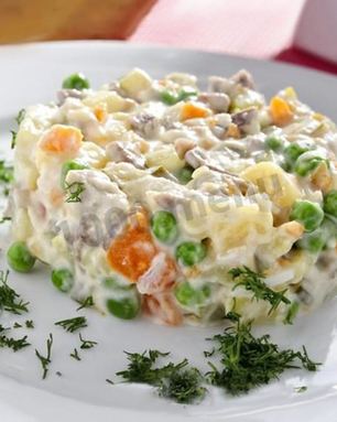 Классический оливье с мясом говядины