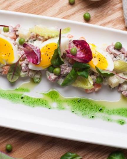 Рецепт оливье с копченой говядиной и листьями салата