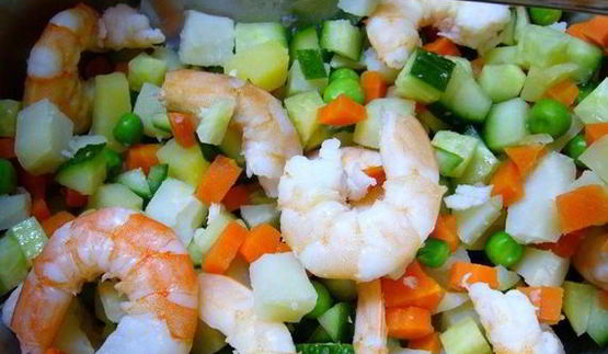 оливье с креветками и картофелем пай