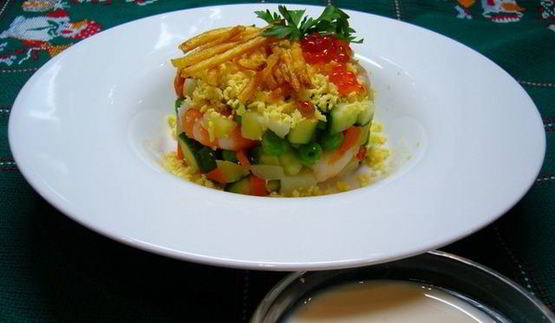 оливье с креветками и картофелем пай