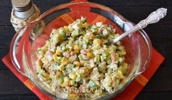 оливье с курицей и кукурузой