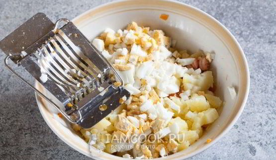 оливье с раковыми шейками