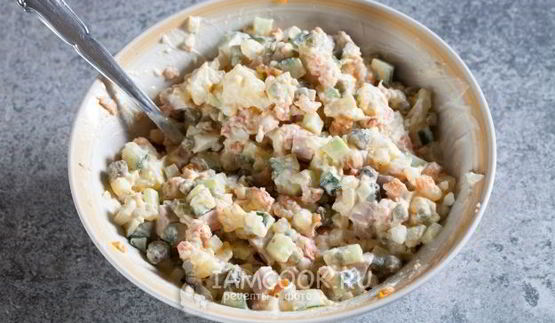 оливье с раковыми шейками