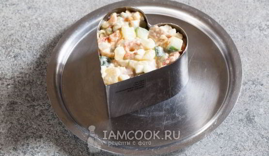 оливье с раковыми шейками
