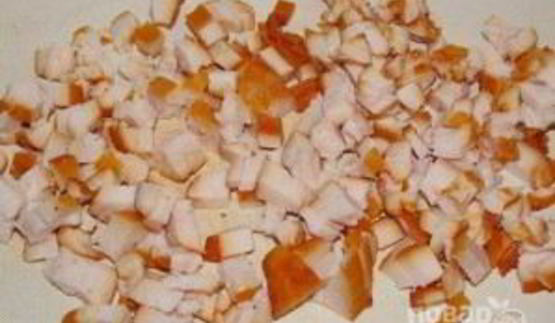 салат оливье с копченой курицей и креветками