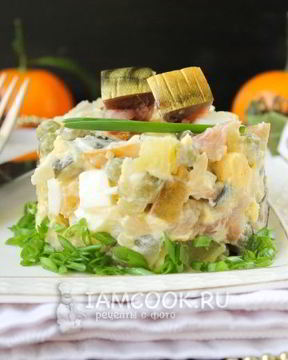Салат Оливье с копченой скумбрией