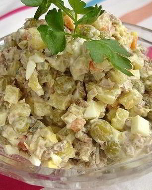 Салат Оливье с мясом