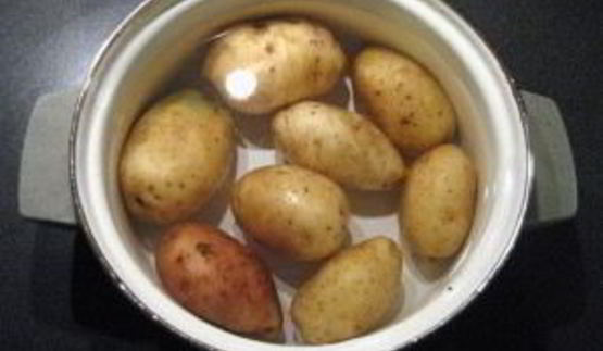 салат оливье с раковыми шейками