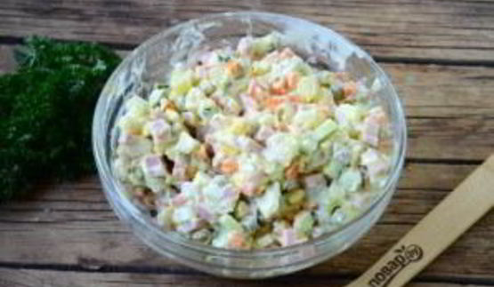 салат оливье в лаваше