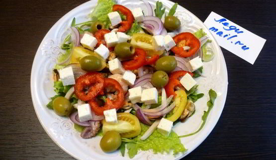 овощной салат с морепродуктами