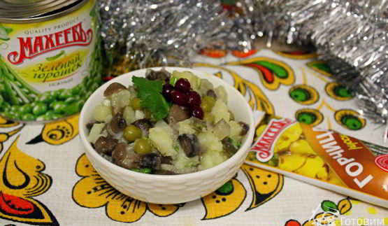 постный салат с маринованными опятами