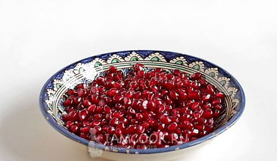 салат гранатовый браслет с копченой курицей