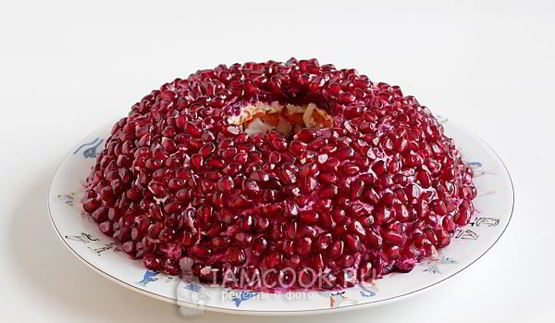 салат гранатовый браслет с копченой курицей