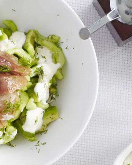 Рецепт салата из авокадо и копченой рыбы