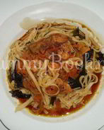 Салат из рисовой лапши с креветками под соусом Терияки