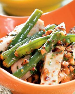 Салат из зеленой фасоли с индейкой и фундуком