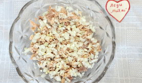 салат мимоза с консервированной горбушей