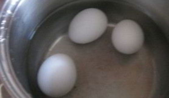 салат мимоза с консервой и сыром