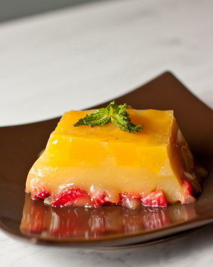 Рецепт желе мимоза с персиками и клубникой