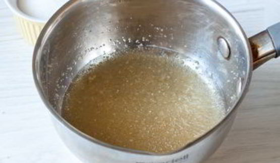 желе мимоза с персиками и клубникой