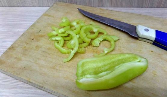 салат пальчики оближешь из помидор и огурцов на зиму